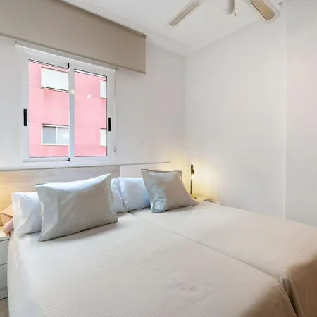 & Lagoon Swimming Pool Apartment *